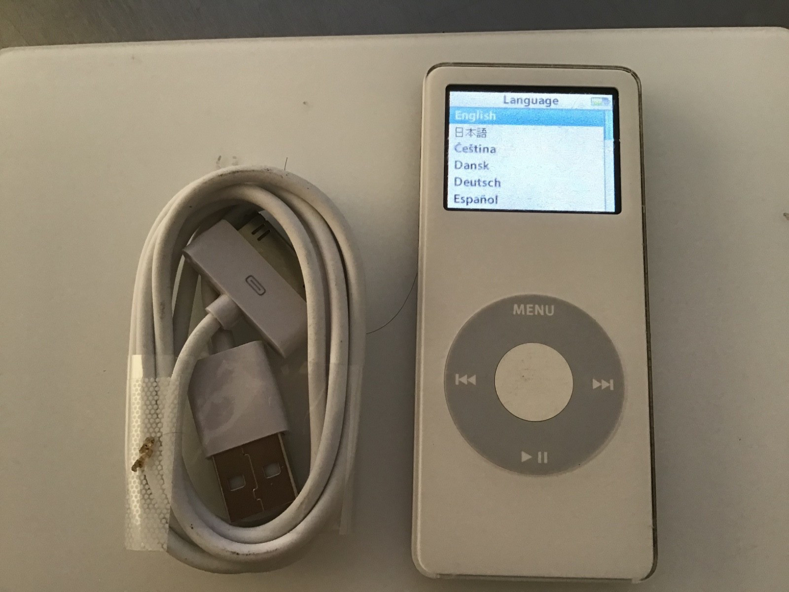Apple iPod Nano, 1st generation, White, 4GB, New Battery, Fully functional