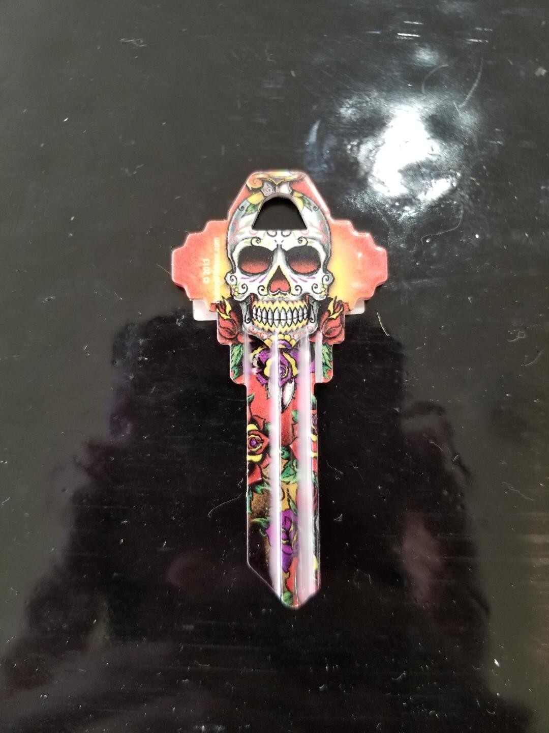 SKULL WITH ROSES PRINTED SCHLAGE SC1 KEYBLANK (DISCON.) - READ DETAILS BELOW