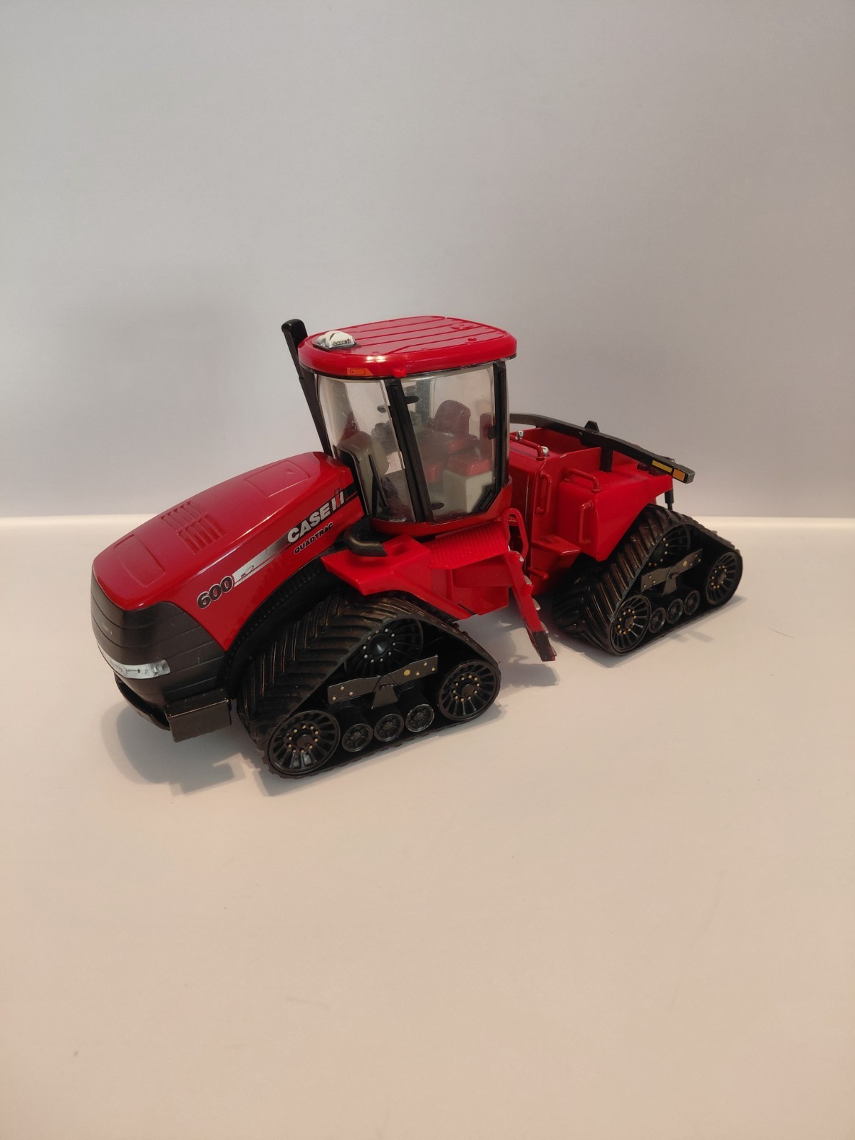 CASEIH QUADTRAC 600 9" LONG Broken PIECES