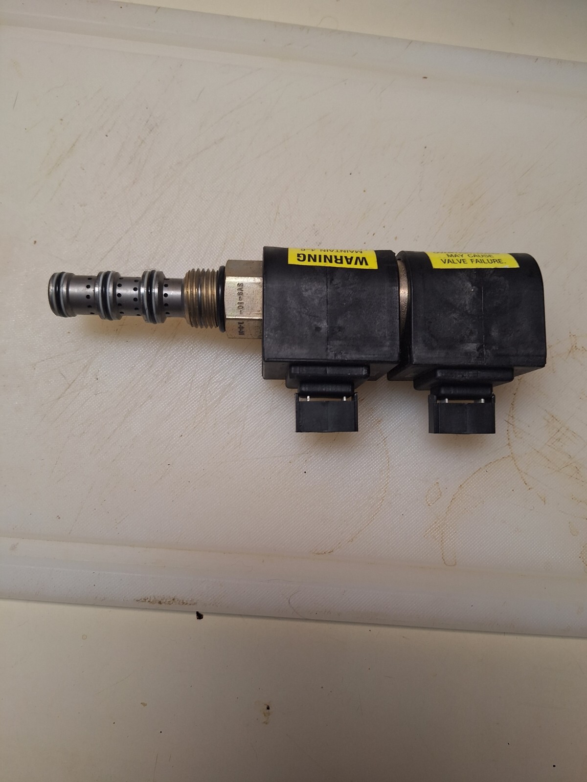 JLG 7009790 Hydraulic Valve, Vickers 4 way SV9-10-A-0-18D0