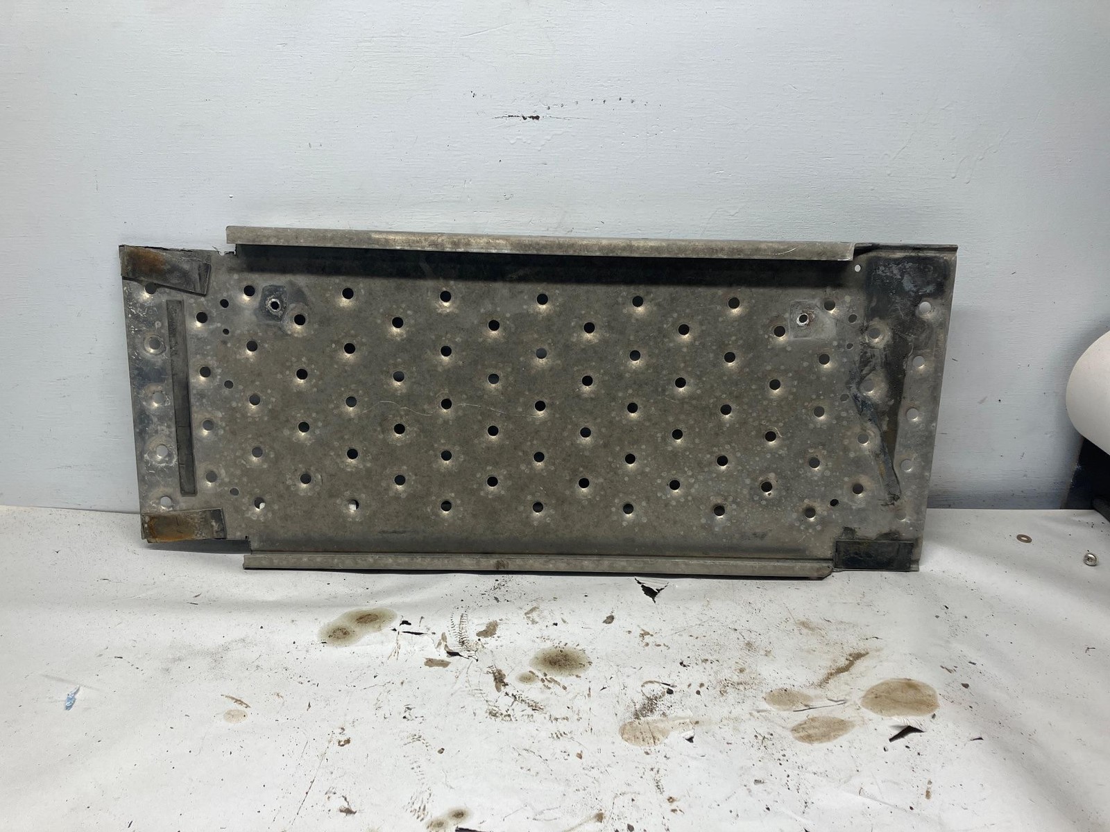 Freightliner CASCADIA 14 x 33 Deckplate - Used
