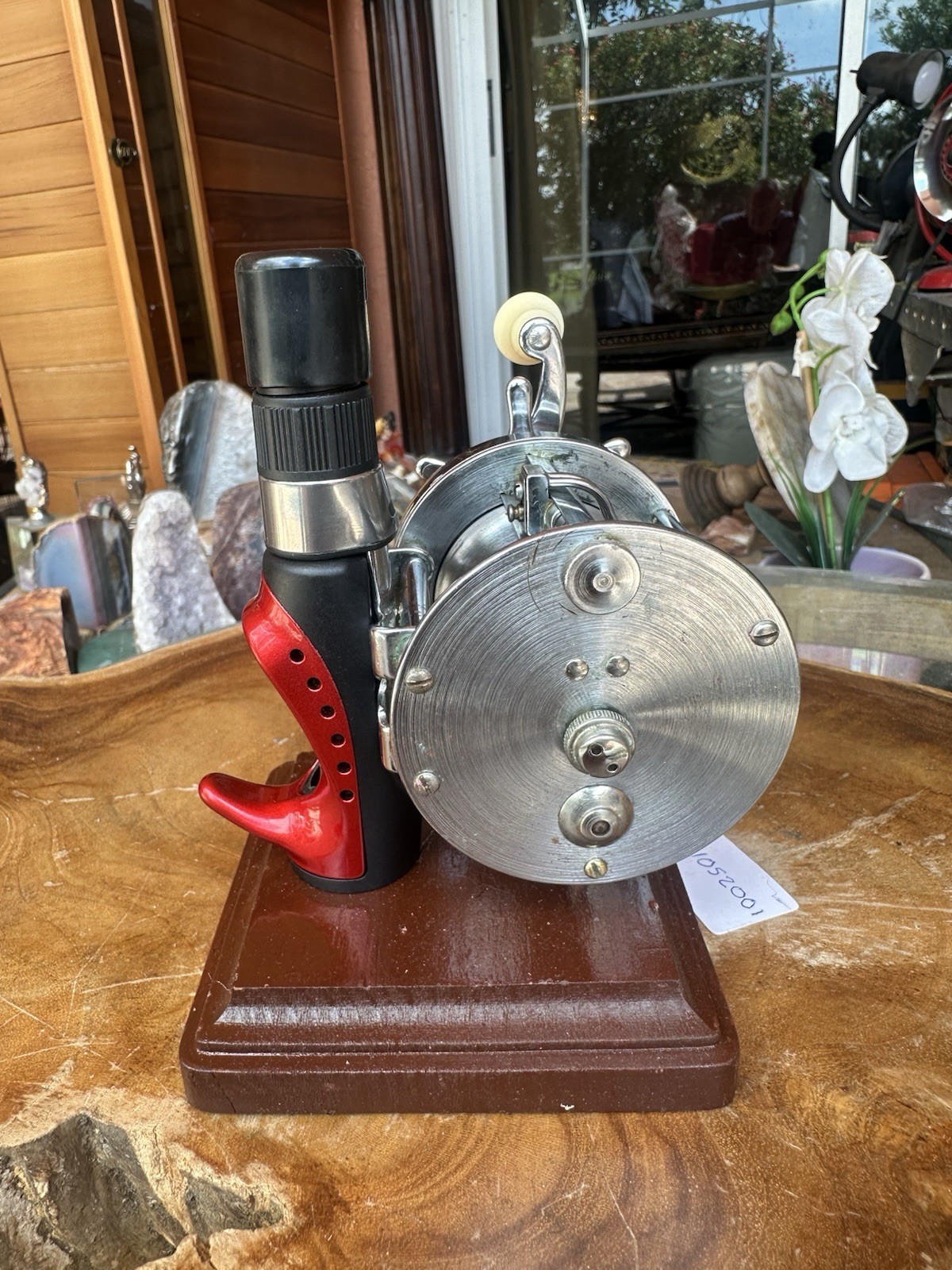 Shakespeare Service 1946M Vintage Level Wind Fishing Reel with Display Stand