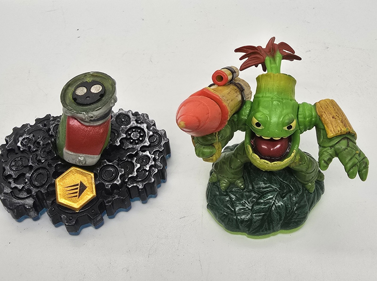 Activision Skylander 2011 Spyro 8418888 ZOOK  Figurine Swapable  Base. Untested