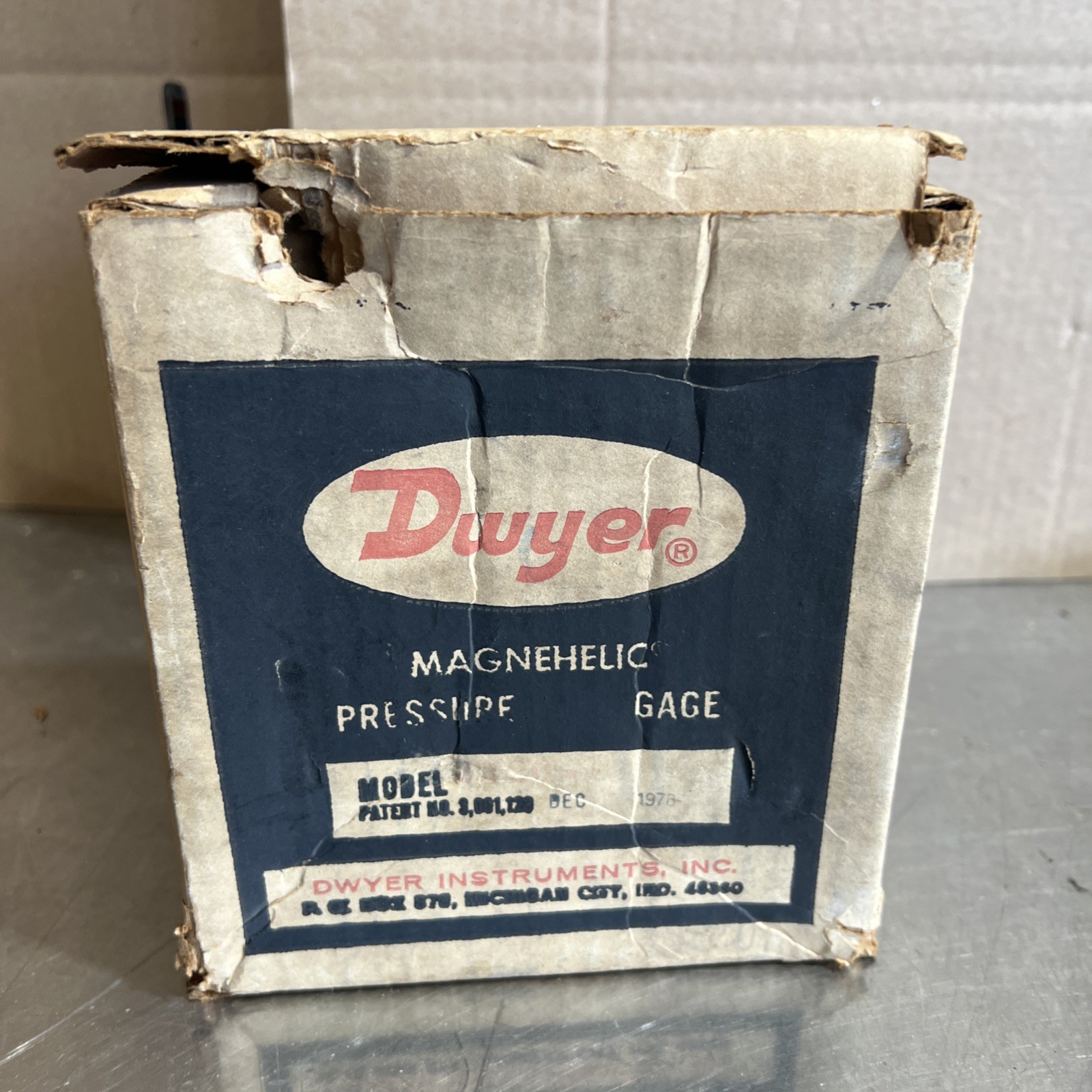 DWYER 2320 Nos Surplus