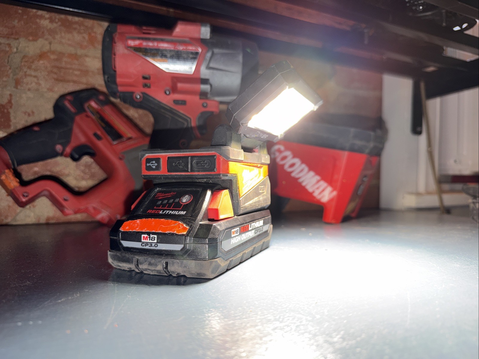 Milwaukee Tool 2359-20 M18 Rover Compact Folding Flood Light W/ Usb Charging