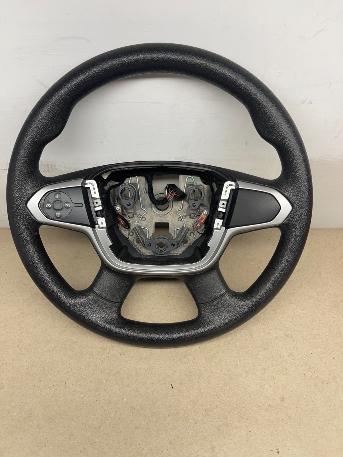 2017-2022 CHEVROLET COLORADO STEERING WHEEL W/CRUISE CONTROL SWITCH OEM