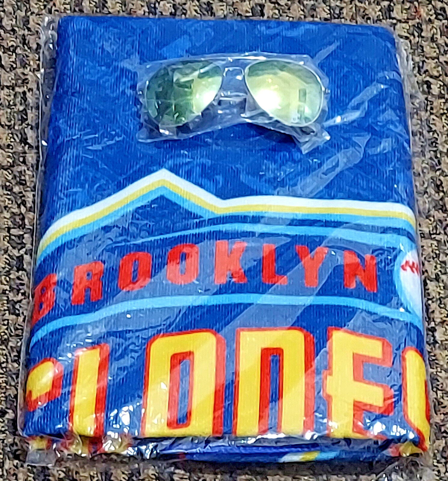 BROOKLYN CYCLONES SGA BEACH TOWEL & SUNGLASSES NEW YORK METS MiLB CONEY ISLAND