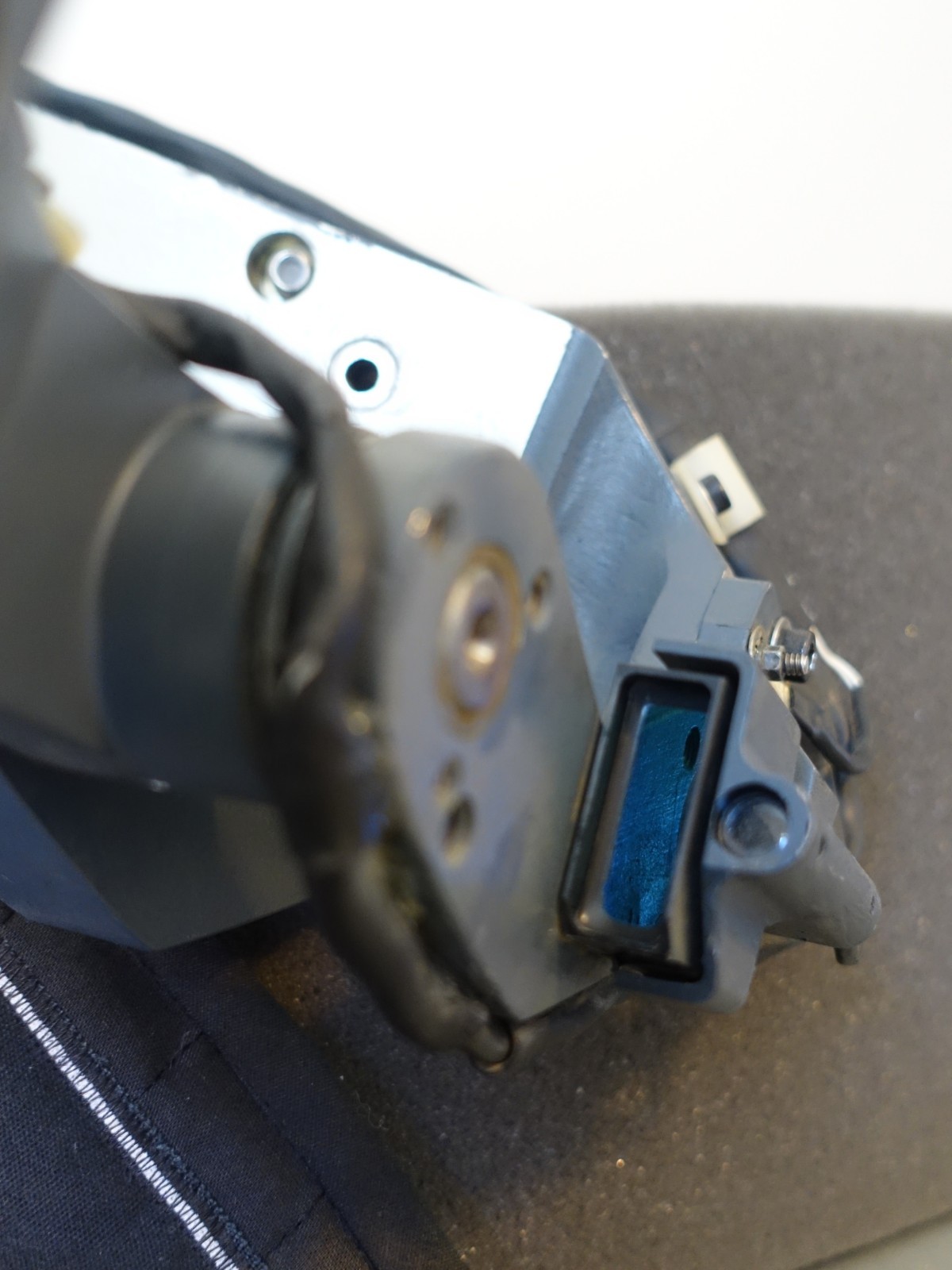 Collins Flight Dynamics HUD Combiner Unit – For Boeing 727