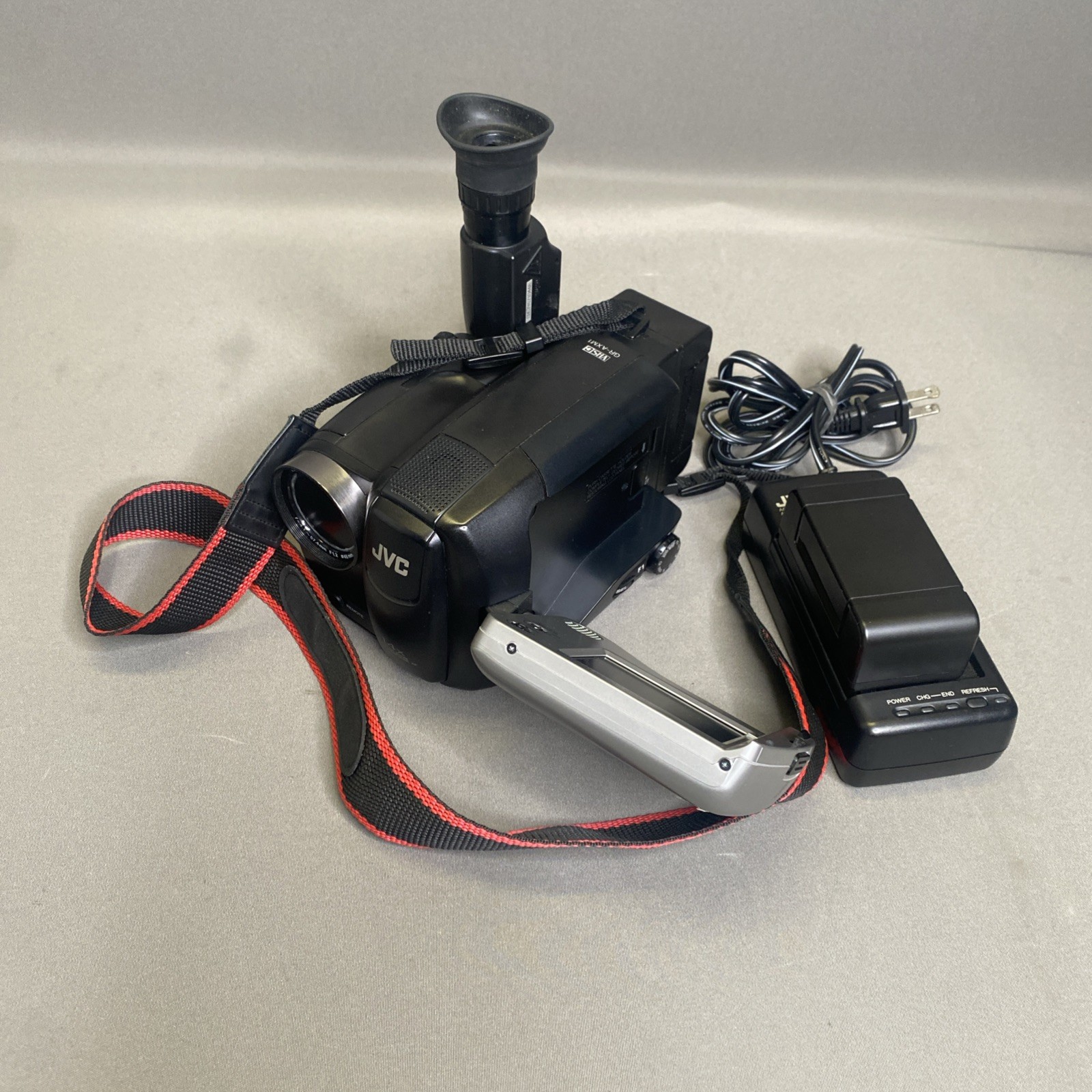 JVC Camcorder GR-AXM1U VHS For part! Bad LCD Display monitor problem W/charger