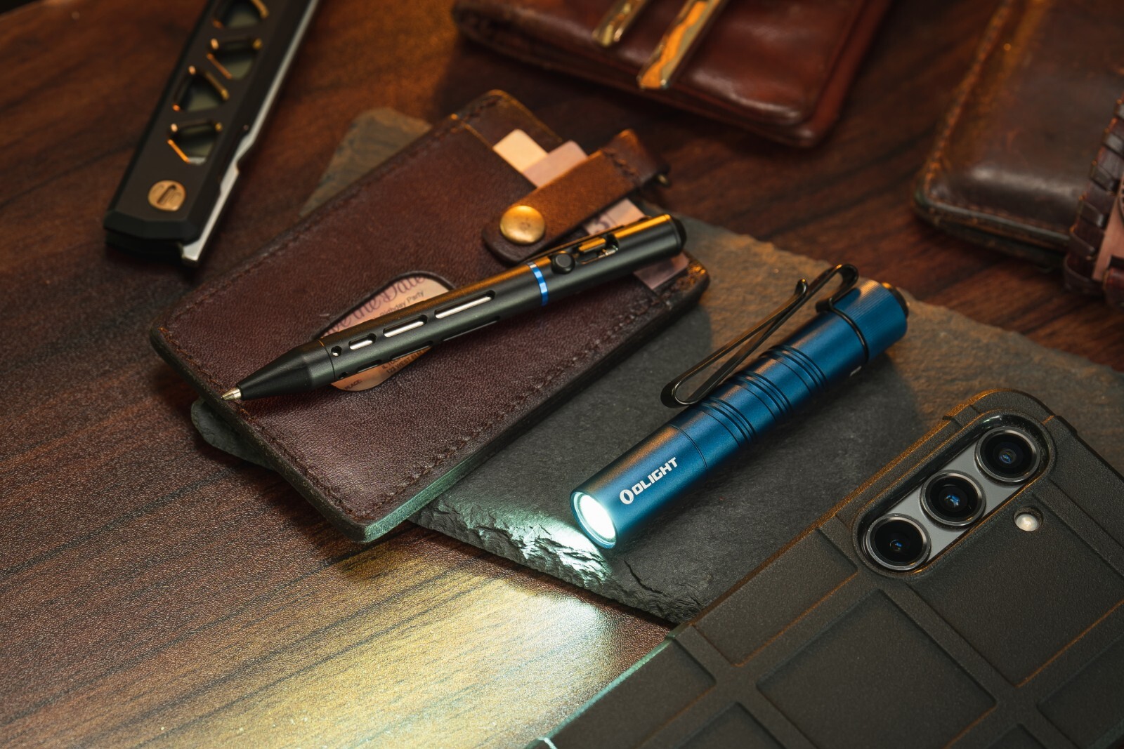 Olight I3T 2 EOS Midnight Blue Dual-Output Tail Switch Flashlight, 200/300 Lume