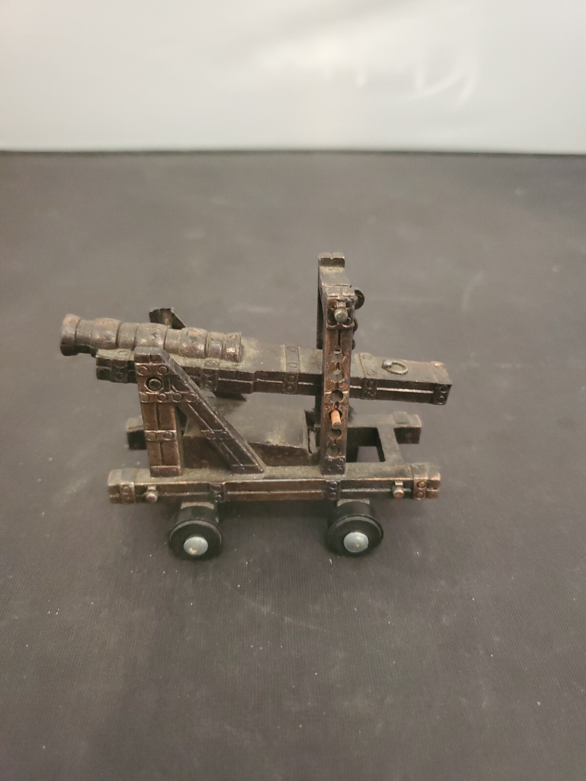 VINTAGE PLAY ME PENCIL SHARPENER WAGON CANNON MADE IN SPAIN EXCELLENT CONDITION