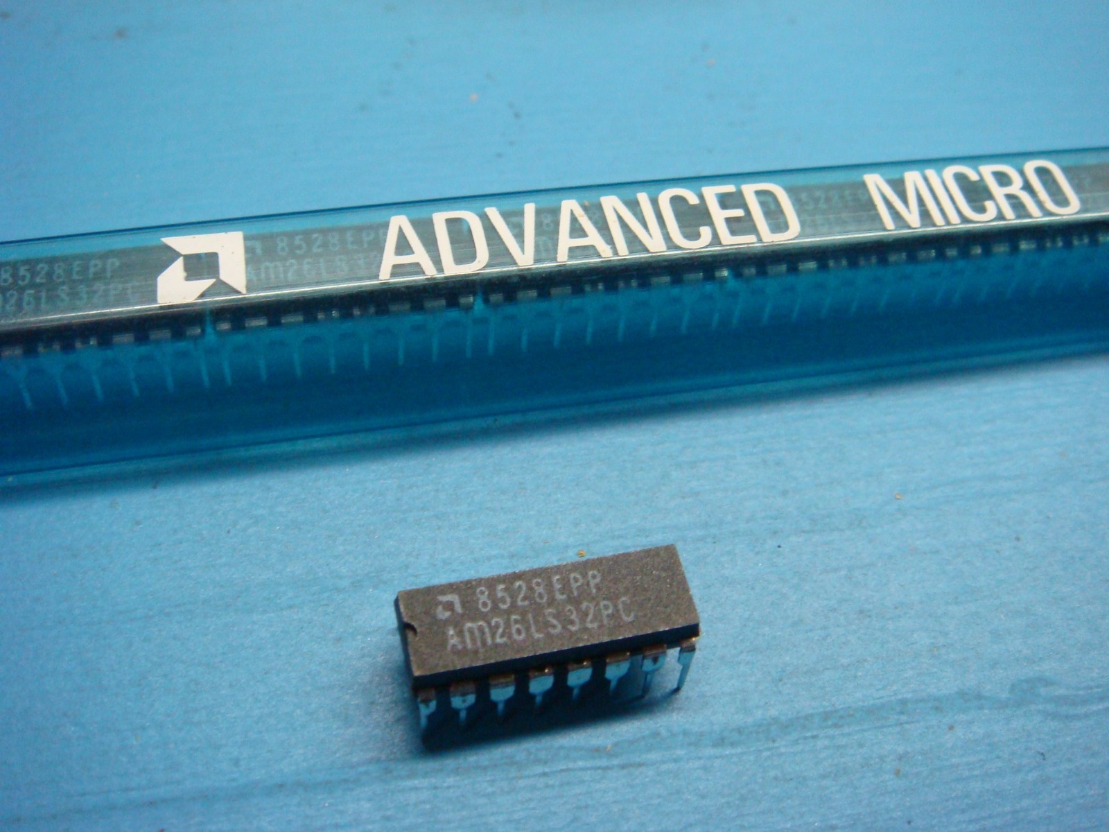 5) AMD AM26LS32PC QUAD DIFFERENTIAL LINE RECEIVER RS-422 / RS-423 16P DIP 26LS32