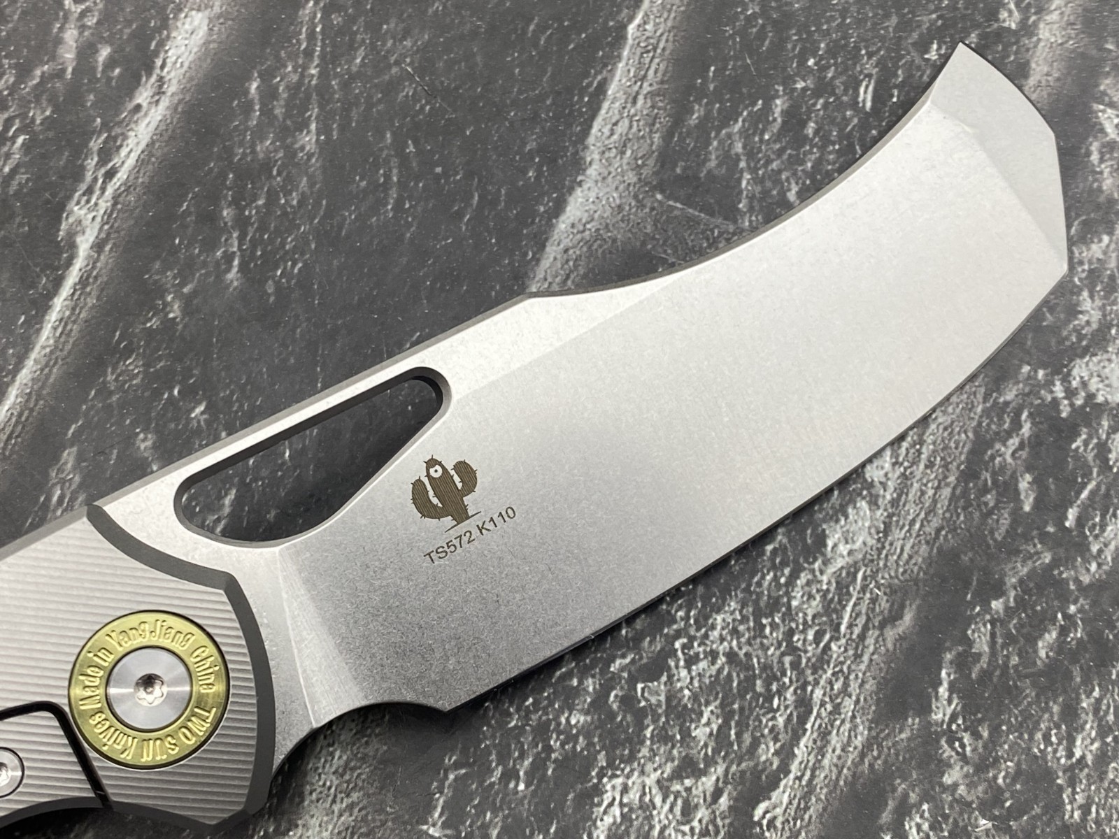 Twosun TS572-K110-CF Folding Knife K110 Blade Titanium/CF Handle Pocket Knife