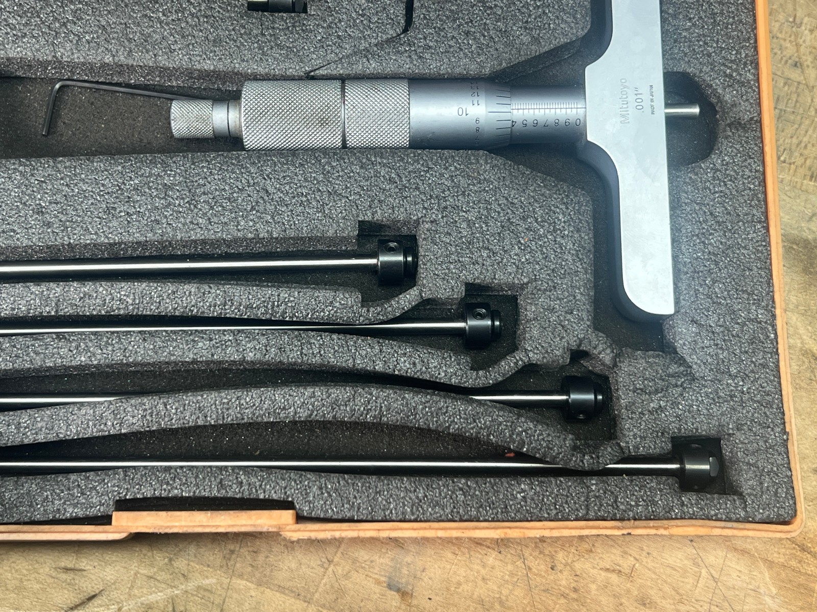 MITUTOYO DEPTH MICROMETER NO. 129-132 DMC 4-6"
