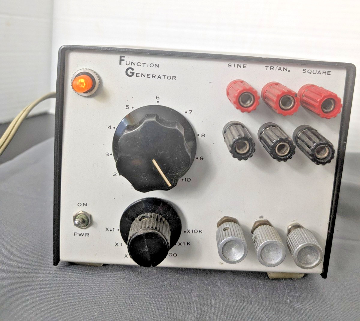 Vintage Laboratory Function Generator Heathkit (?) Model Testing Sine Meter