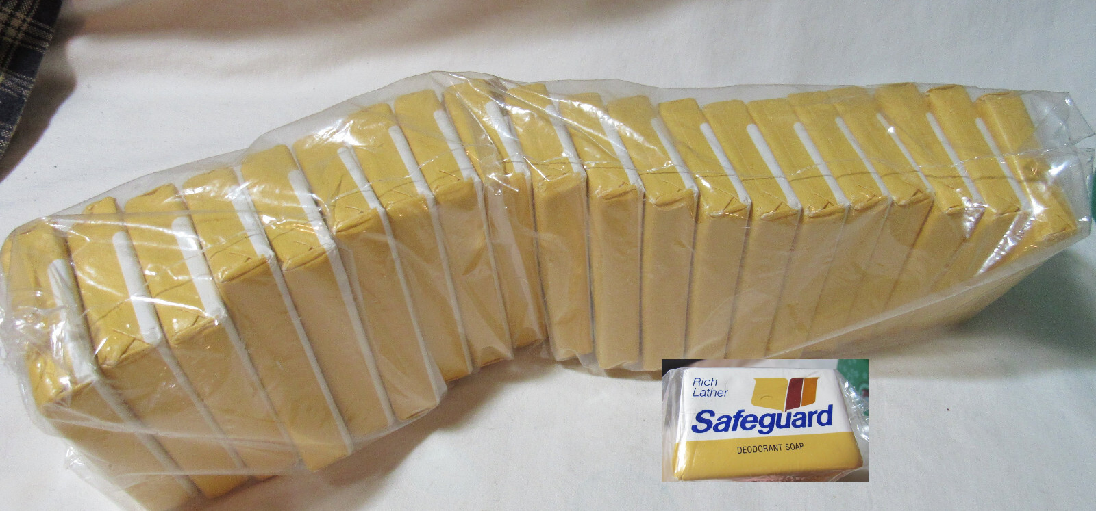 20 Vintage Soap Lot Travel Size  small SAFEGUARD rich lather Gold Bars New
