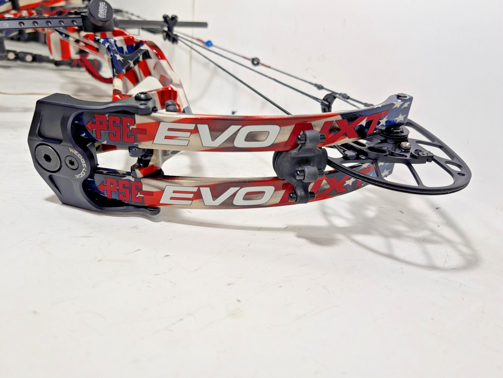 PSE Evo Nxt 33 Compound Bow Pkg! 26.5-32" 60-70#'s RIGHT HAND! American Flag!