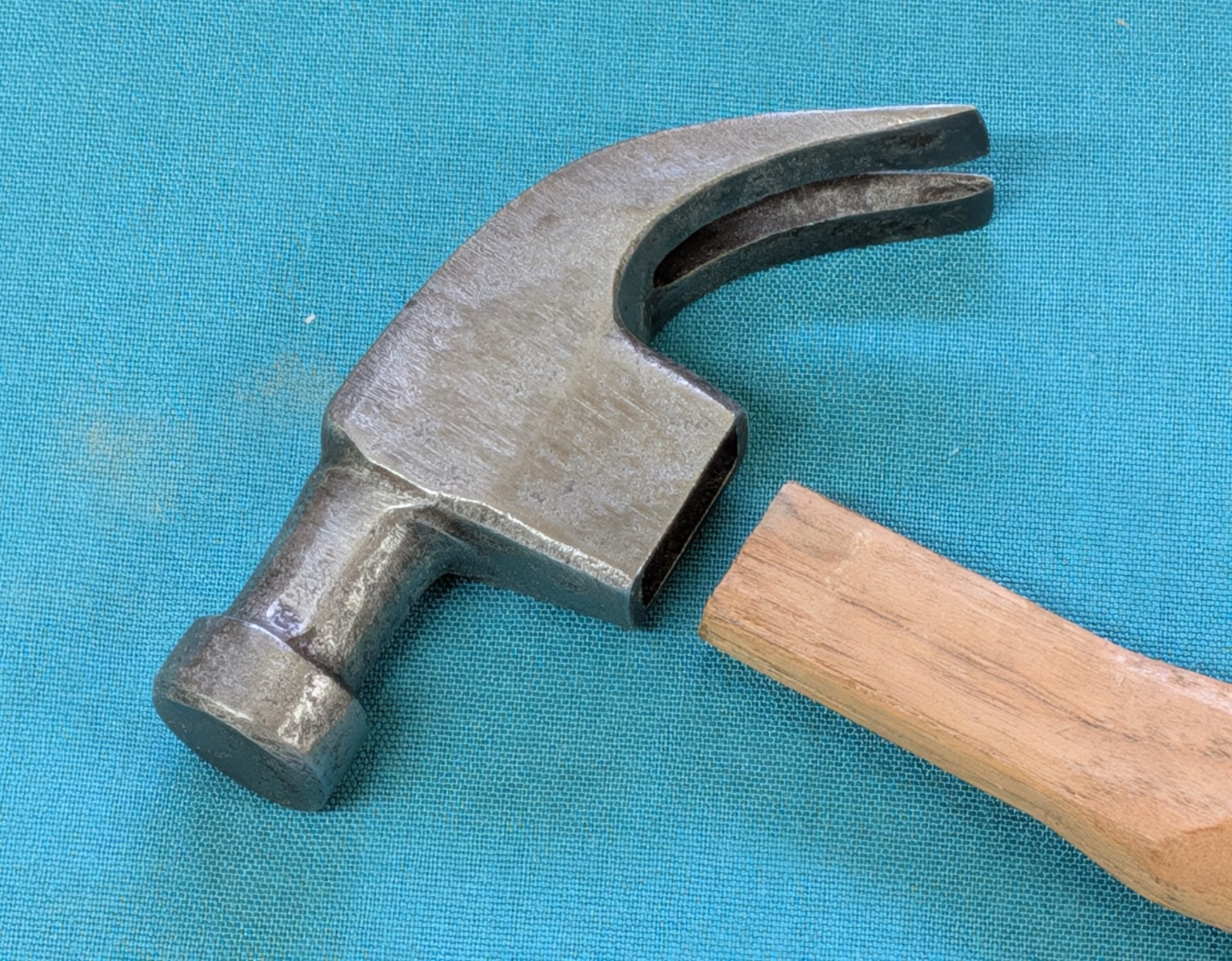 Vintage Curved Claw Hammer Total Weight 10.6-oz Unknown Maker Nice Casting