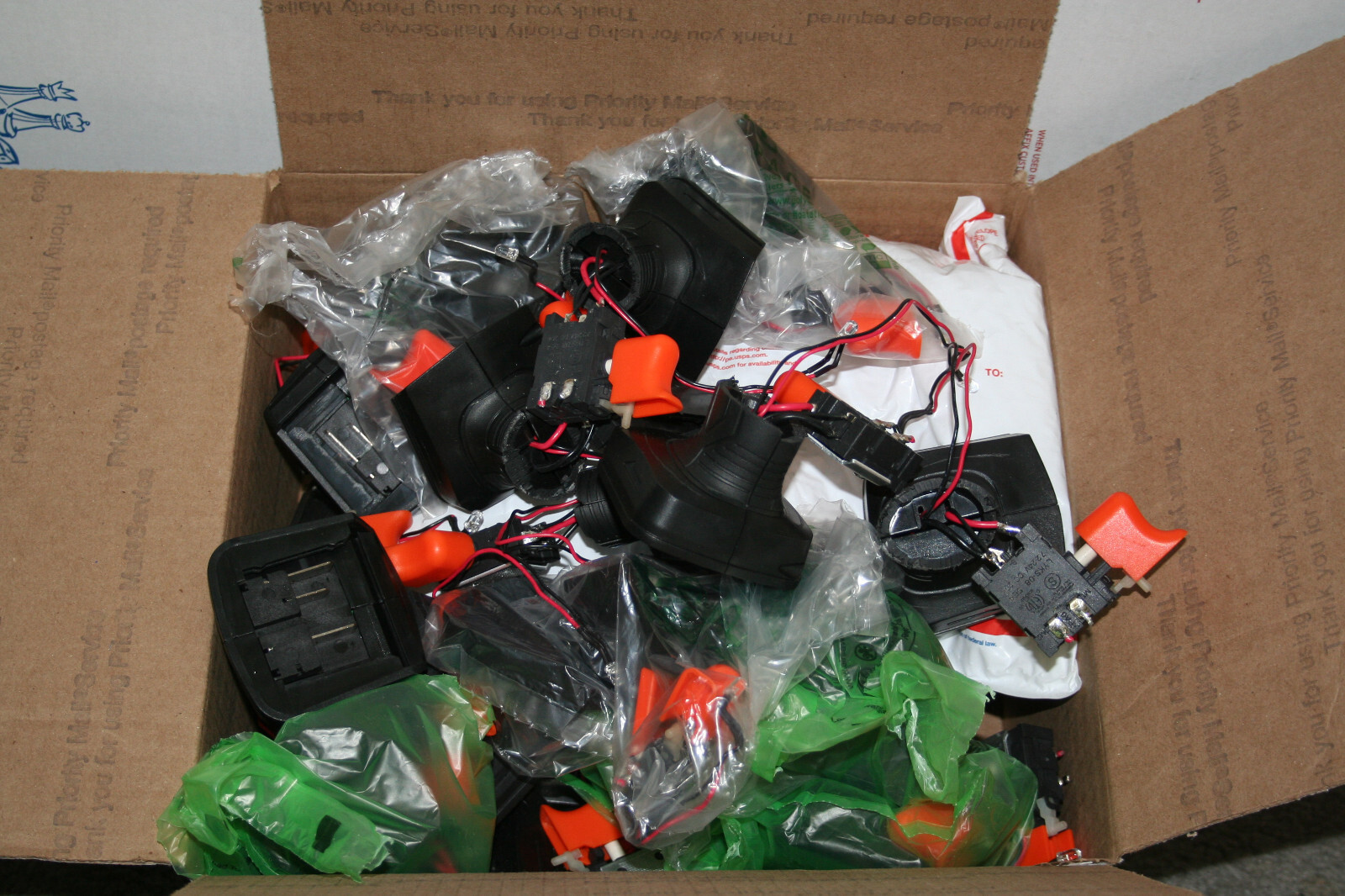 lot of 44 Harbor Freight Warrior 18V Lithium Battery adapter -DIY -Robot -power