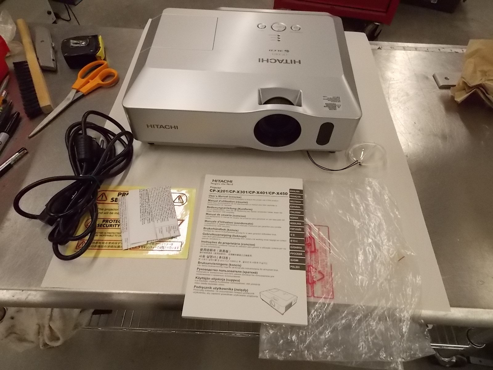 Hitachi CP-X401 3LCD LCD XGA Conference Room Projector w/ Case - Working  Y6