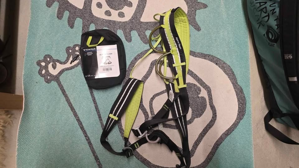 CAMP Alpine Flash Climbing Harness - medium - new