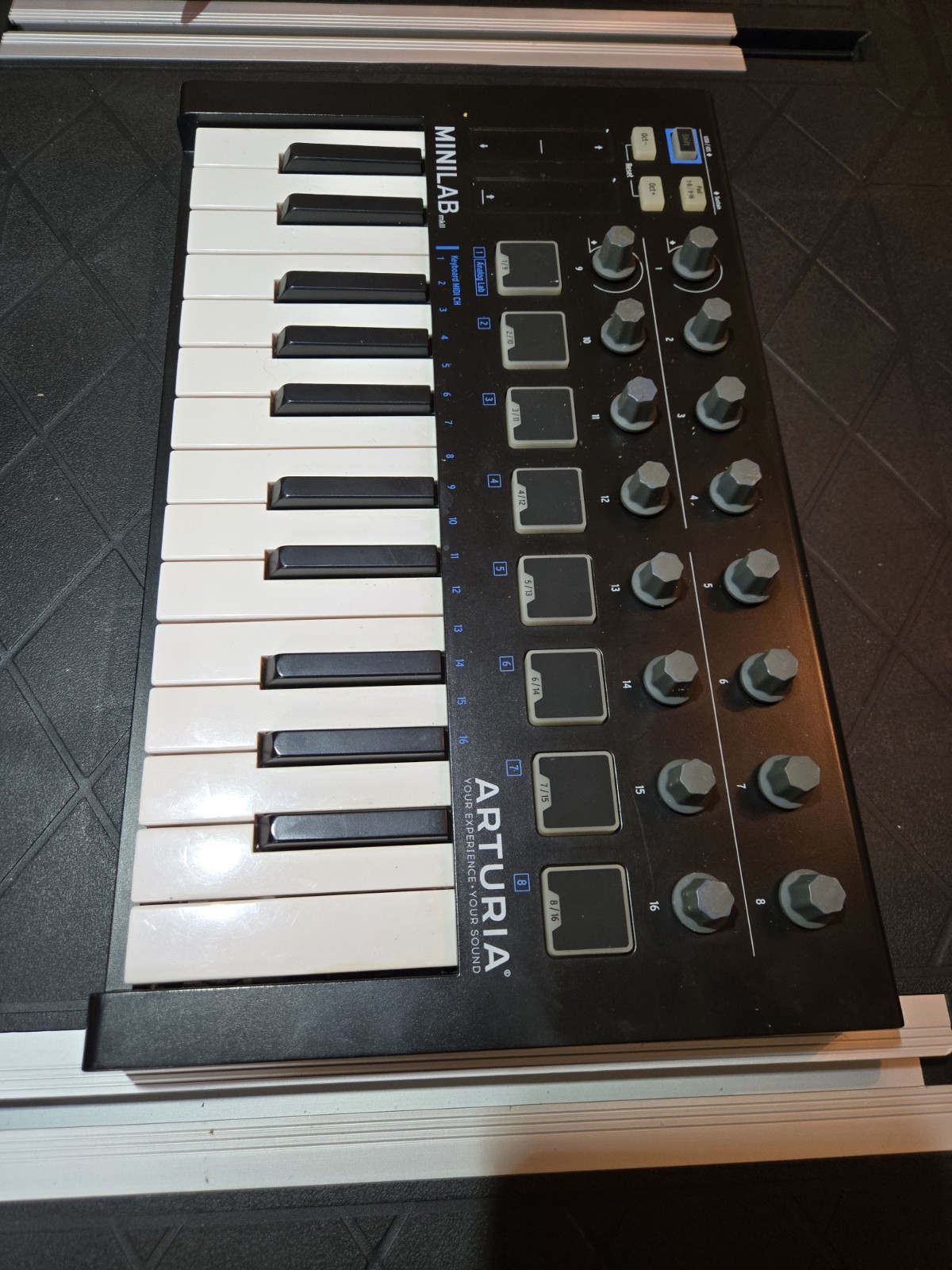 Arturia MiniLab MKII 25-Key Midi Controller Keyboard Brown Side Panel