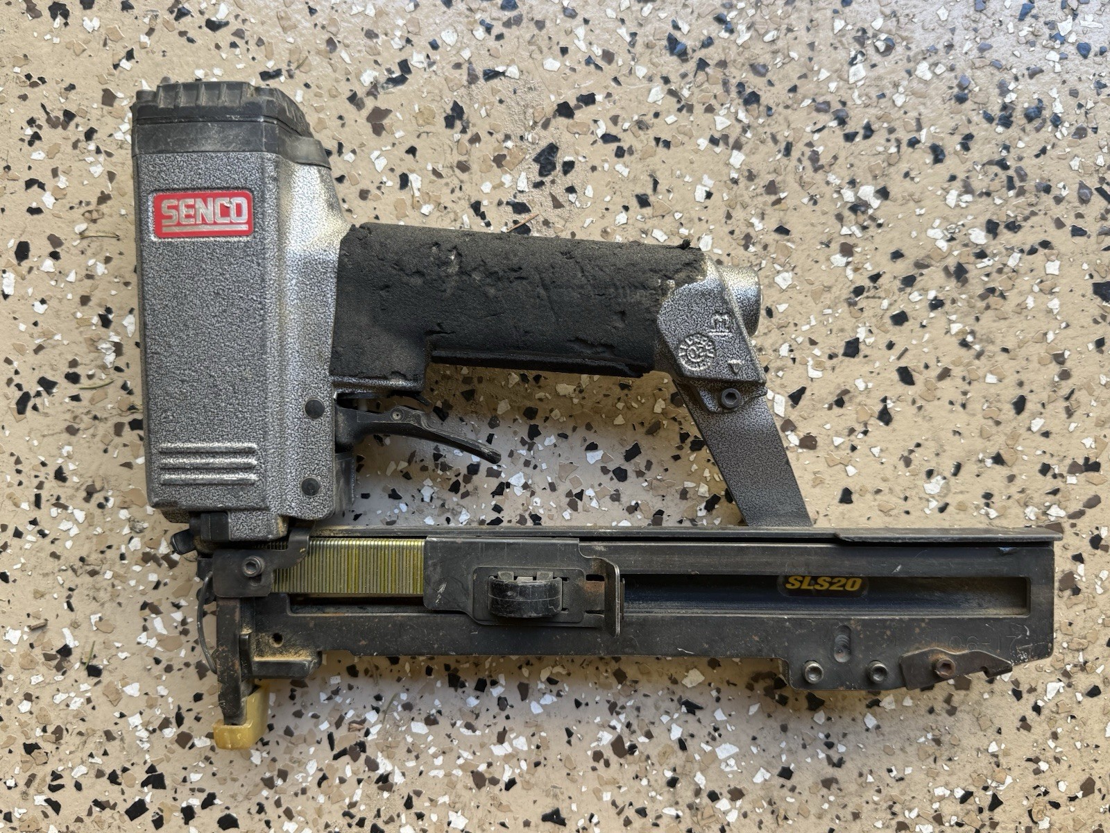 SENCO SLS20 18 Gauge Pneumatic Finish Stapler