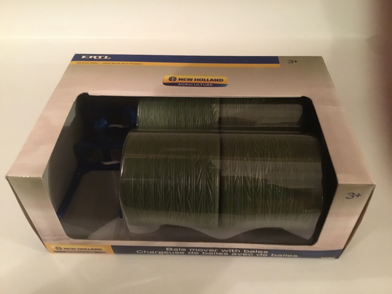 New Holland Bale Mover With Bales By Ertl 13838