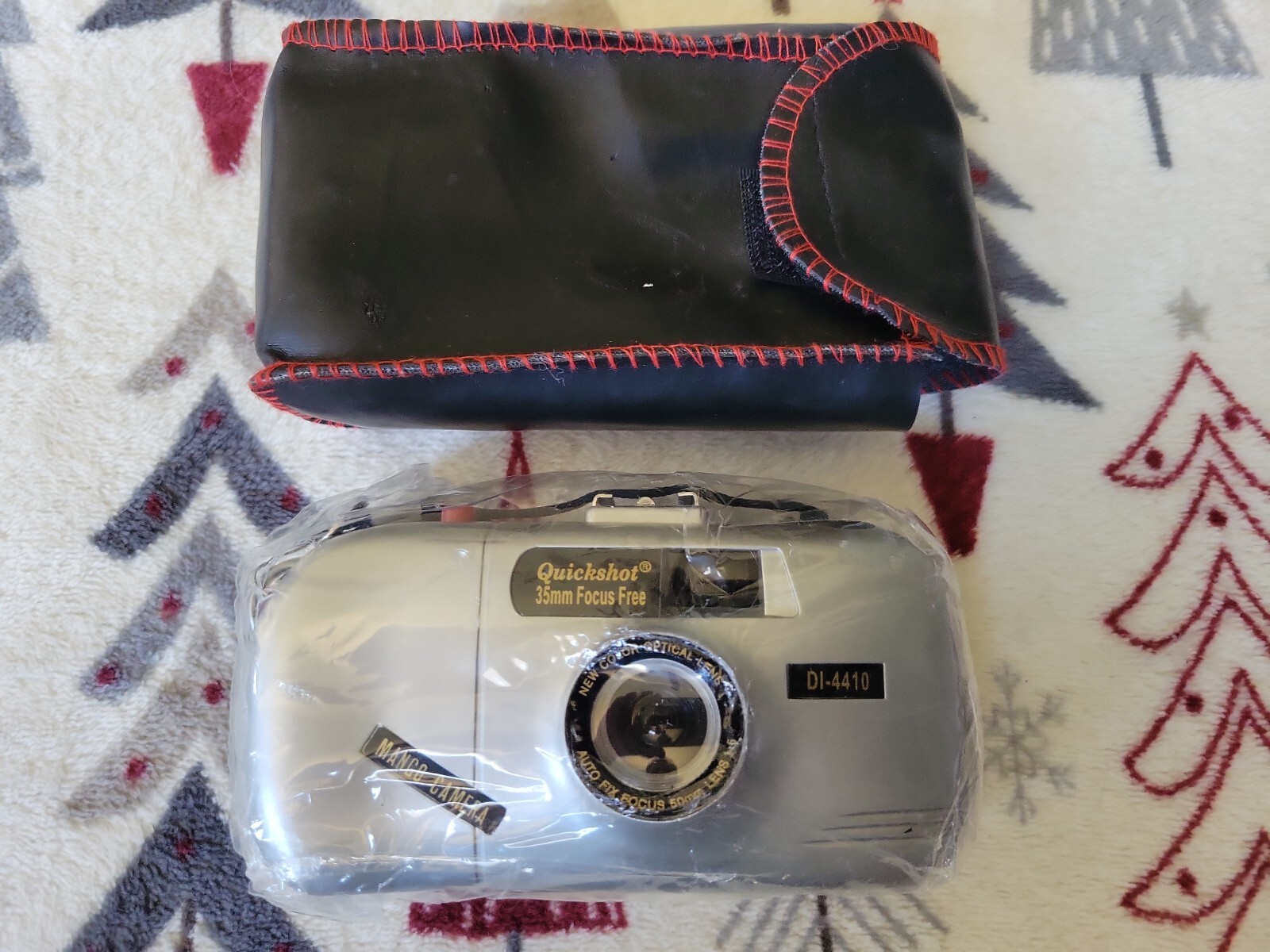 35mm Focus Free Quickshot  DI-4410  Manual Operated Film Grey Camera W/Case