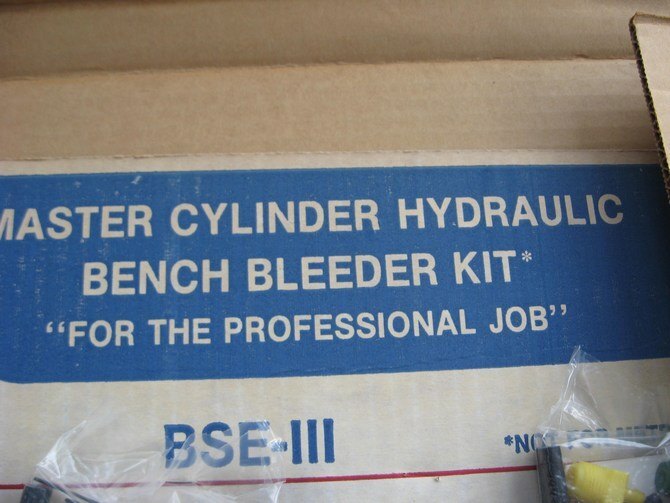 Standard SAE Brake Master Cylinder Hydraulic Bench Bleeder Kit