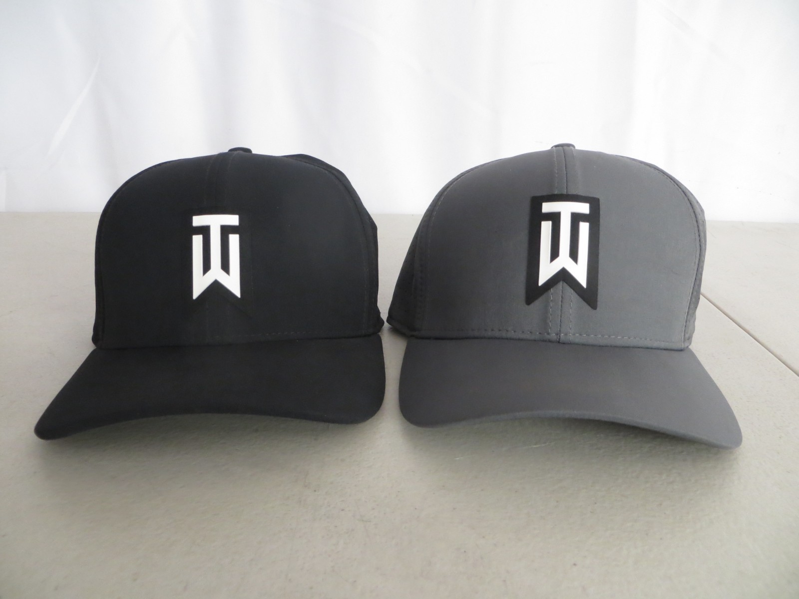 Nike Golf Tiger Woods TW Classic99 Dri-FIT Hat Cap White Black Medium Lot of 2