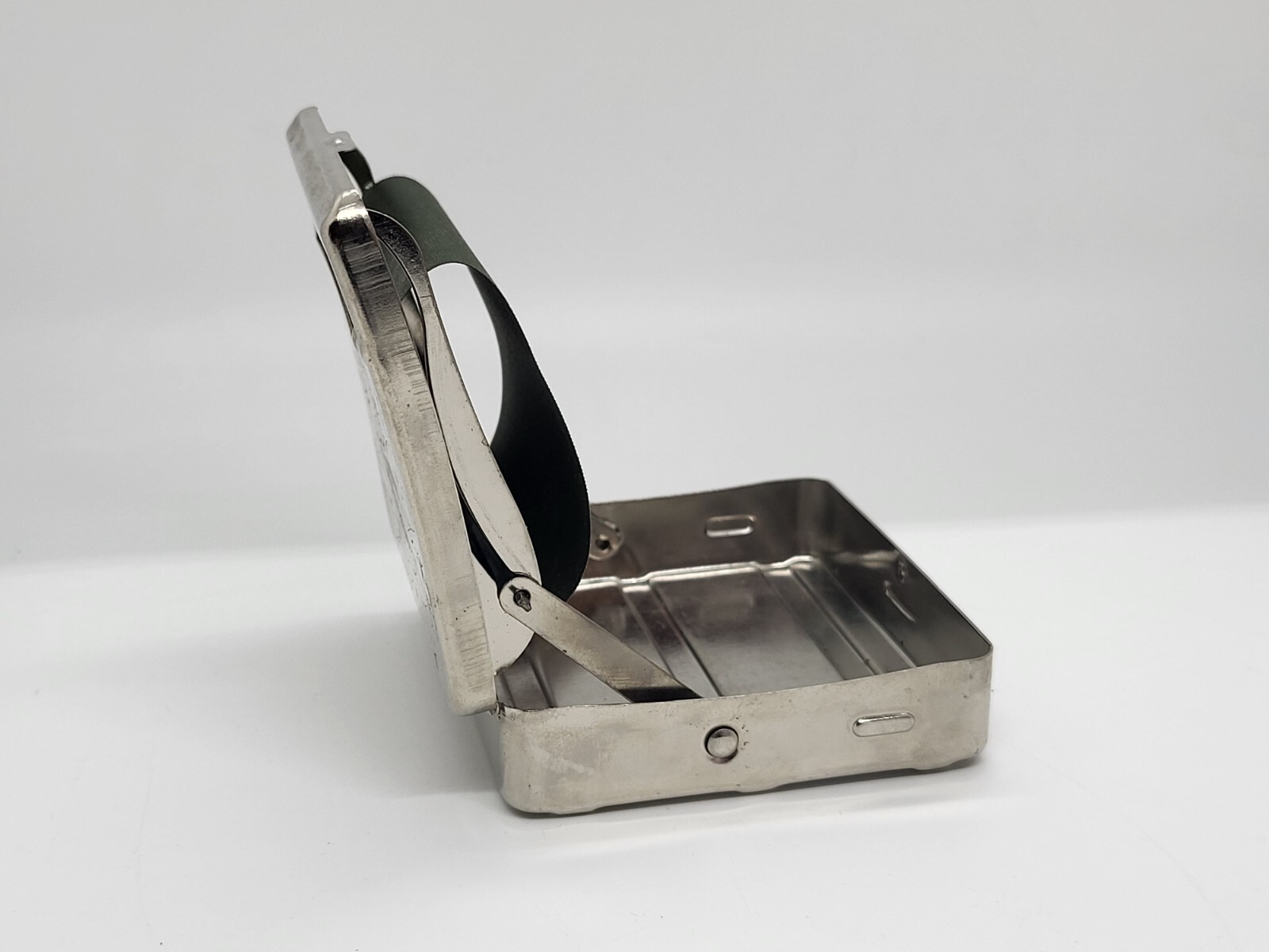Automatic Cigarette Rolling Machine, Metal Box Cigarette Case PIRATE Skull