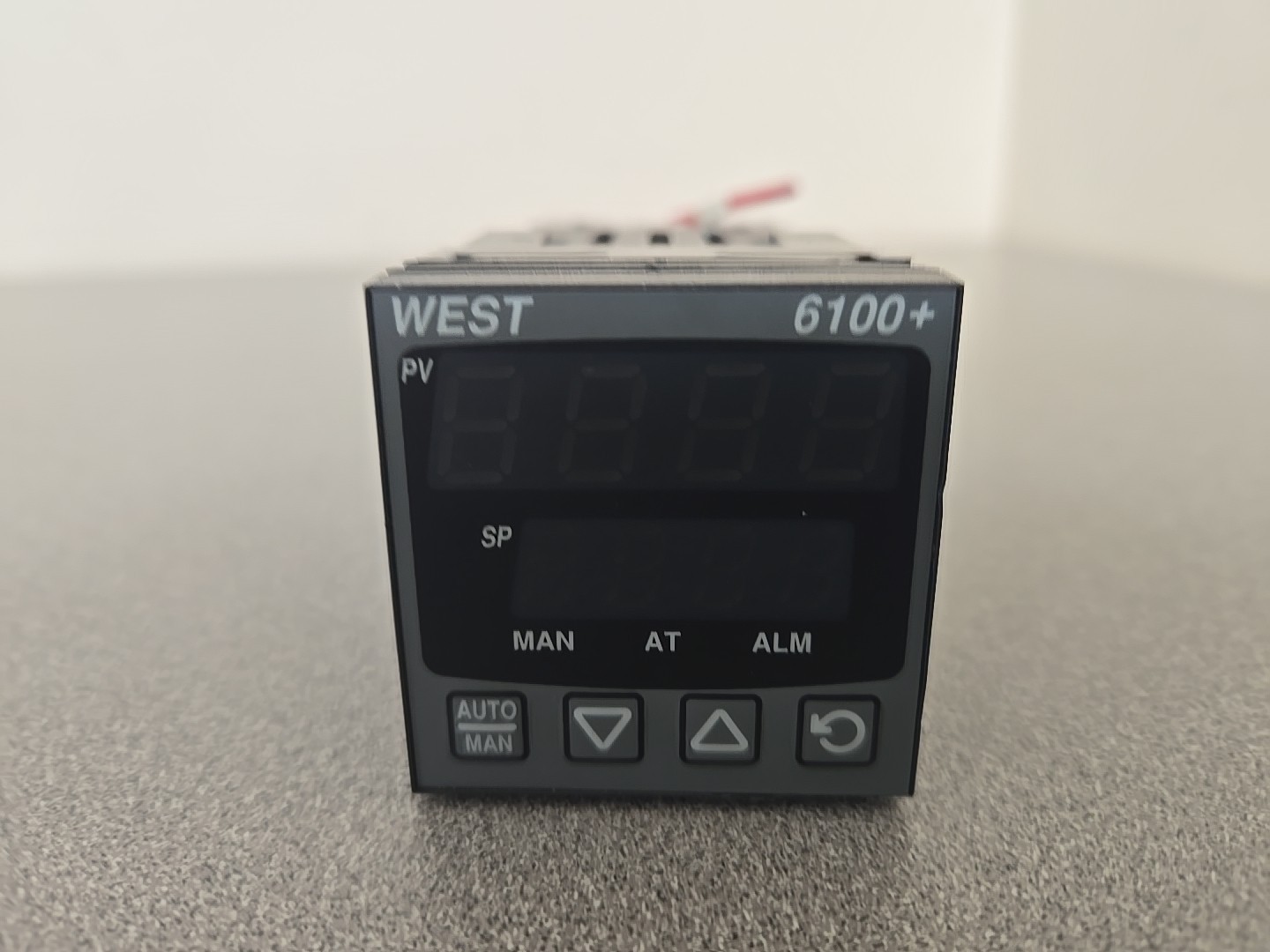 WEST 6100+ Model P6101 Temperature Controller 120-240VAC 24VDC