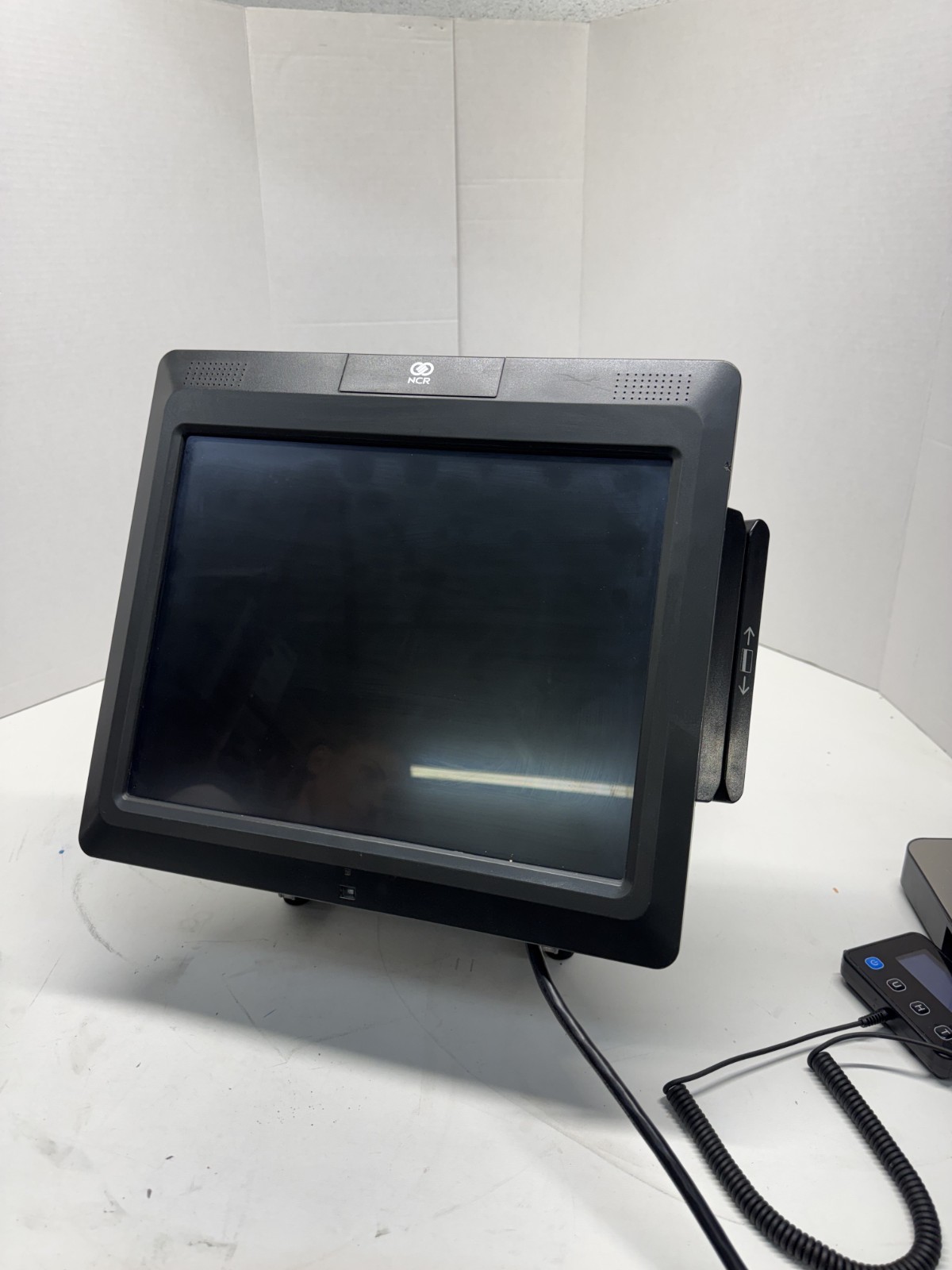 NCR RealPOS 15 Point of Sale Terminal Class 7616 Model 7616-1500-8801 Windows
