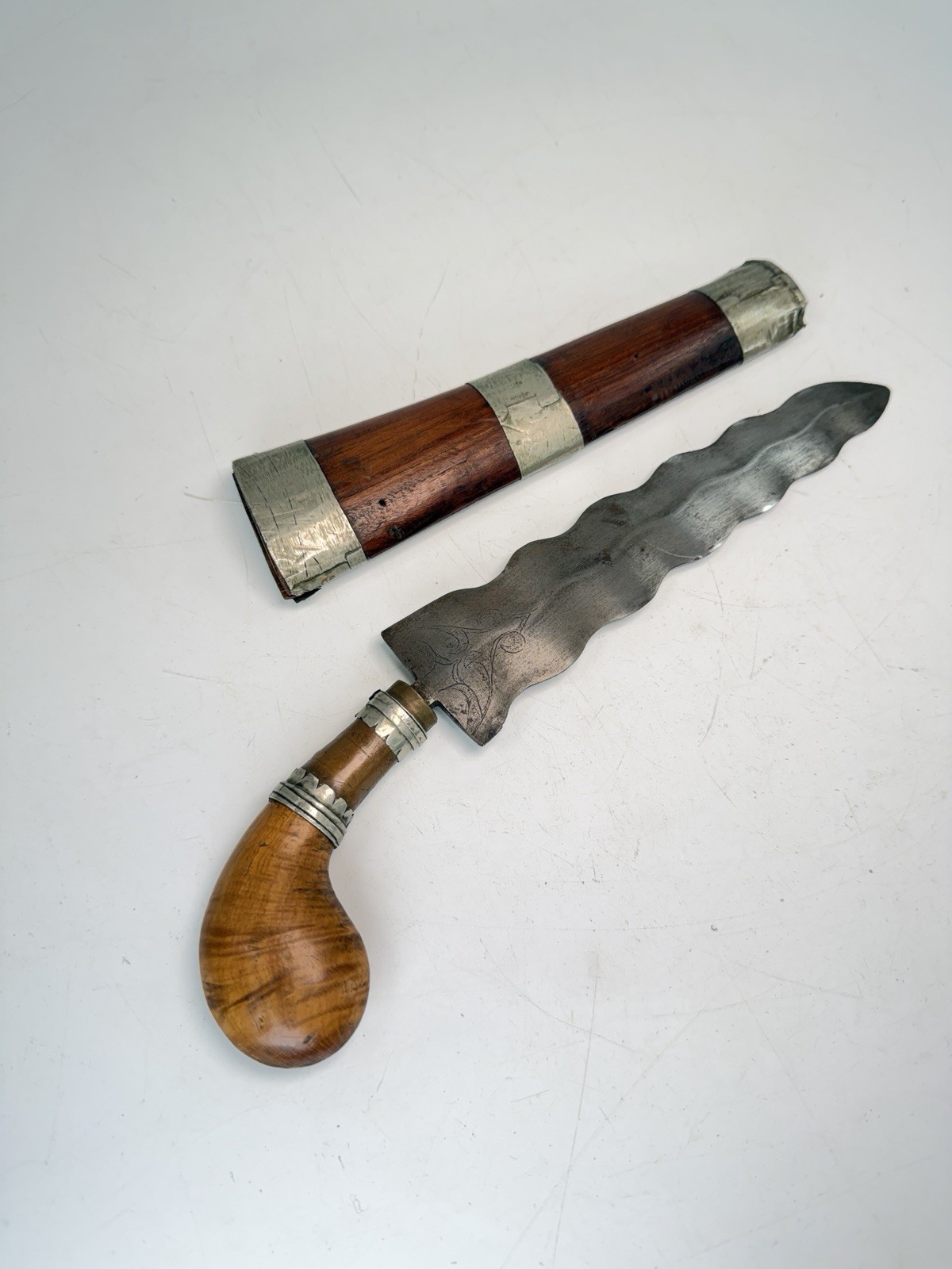 Antique Engraved Filipino Southeast Asian Moro Kris Keris Gunong Punal Dagger
