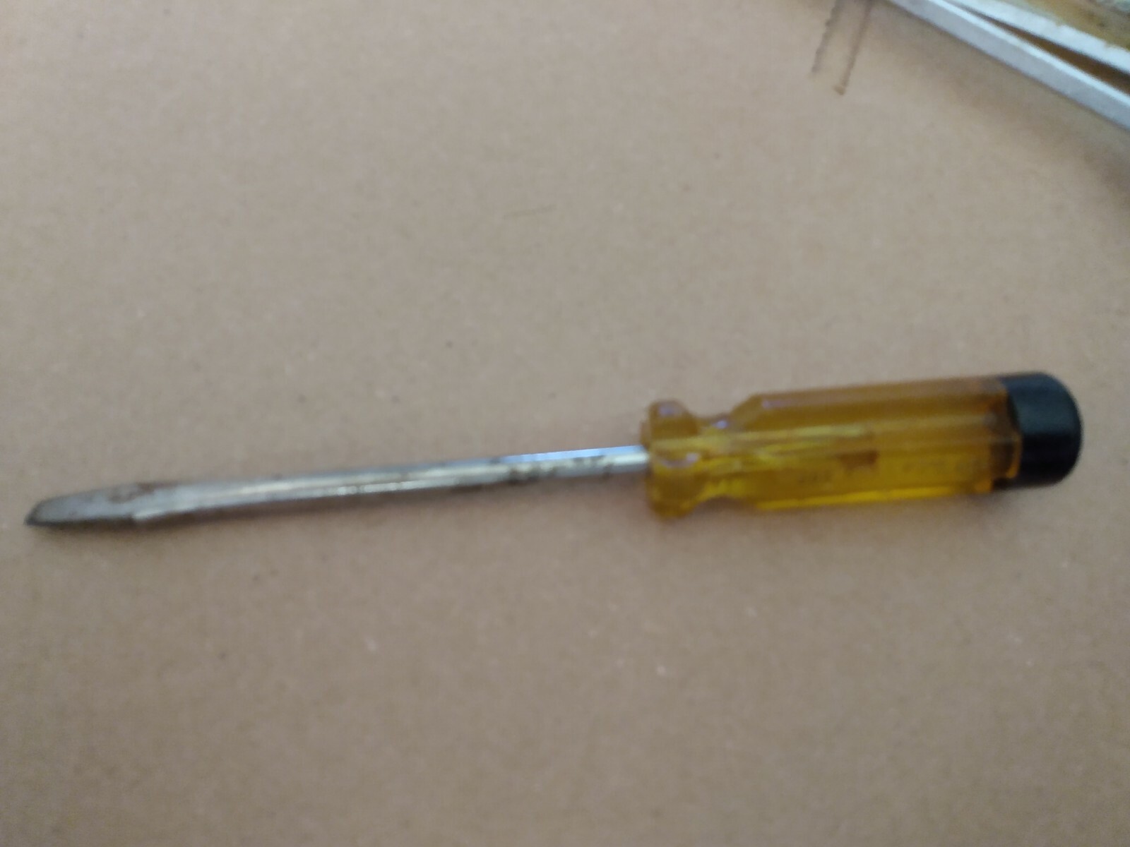 Vintage Fuller's Yellow Handle Screwdriver #502 Strike Cap (USA)