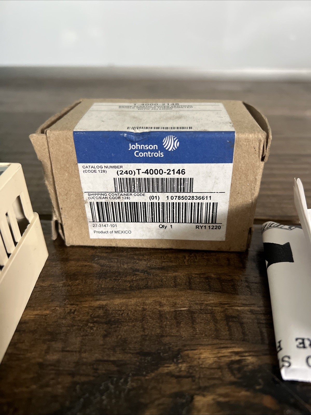 Johnson Controls T-4000-2146 Thermostat Beige Cover New