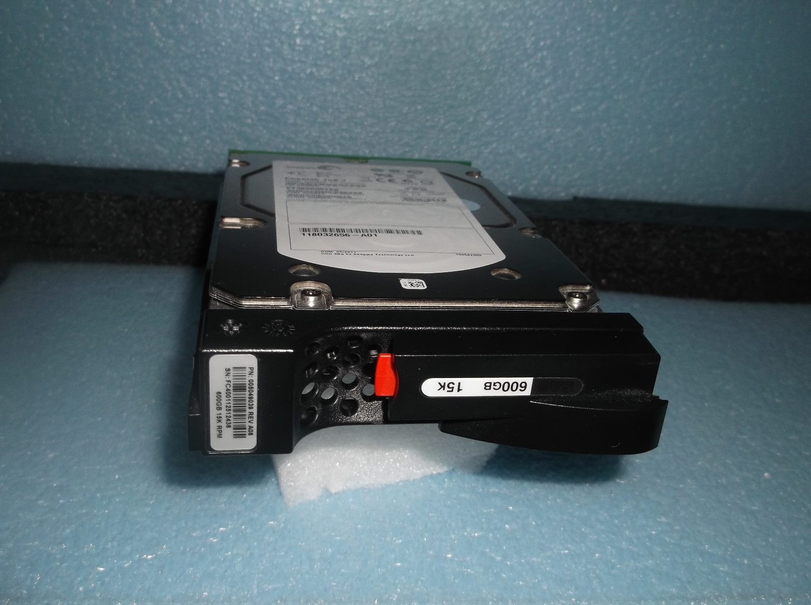 EMC 005049039 600GB 15k SAS HARD DRIVE V2-PS15-600  VNXe3100 VNXe3150 VNXe3200 '