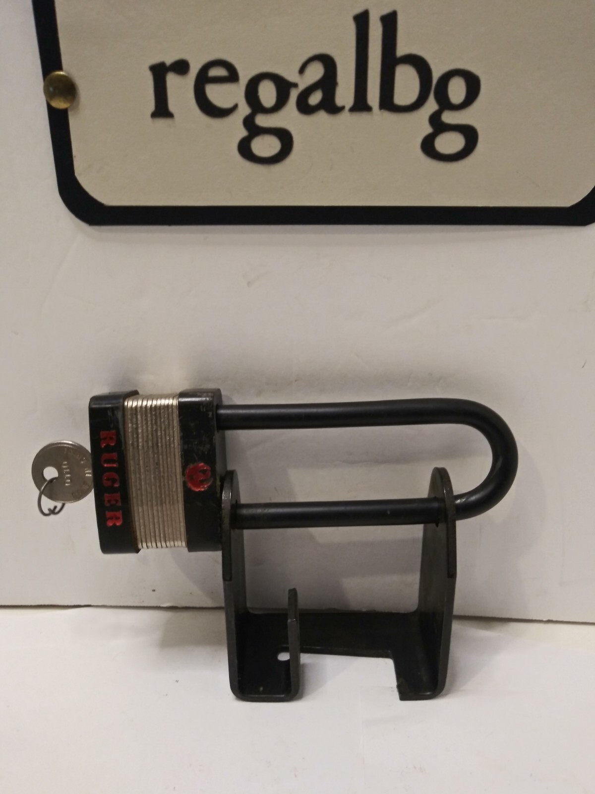 RUGER LOCK BRACKET W/ FIREARM PADLOCK with 1 KEY (T)...