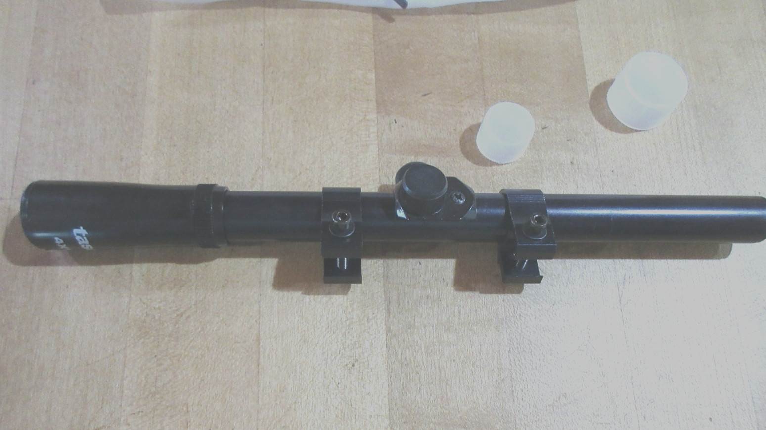 Tasco 4 x 15mm  Rifle Scope  RF4X15 with mounts looks unused.  #6 (W22)