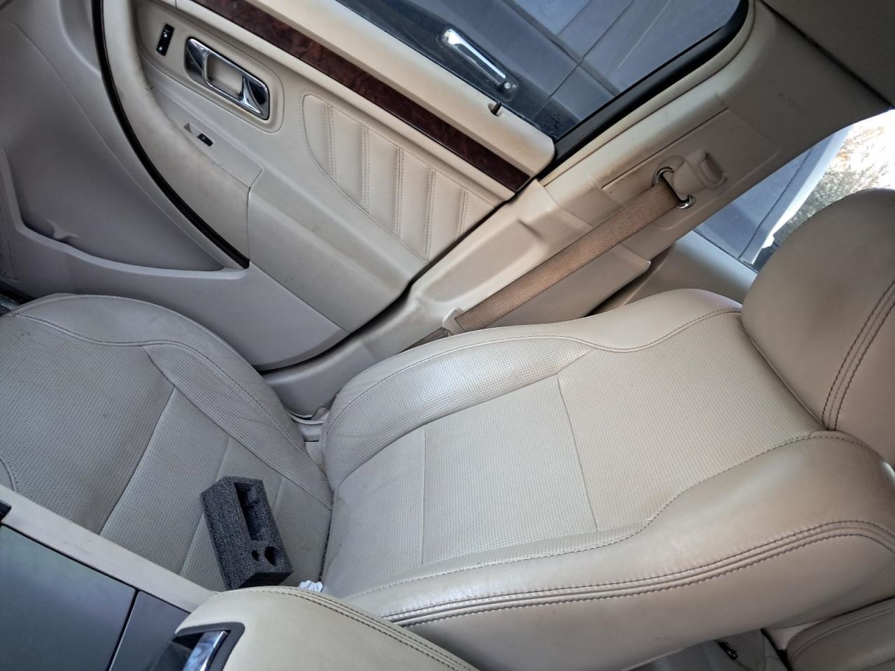 TAURUS 2010 Glove Box 4898459
