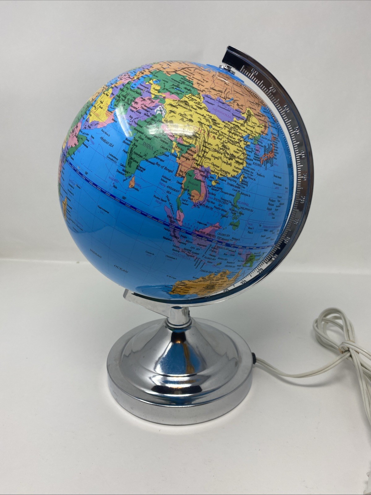 Illuminated World Globe With Stand Lights Up Globe Works 13"