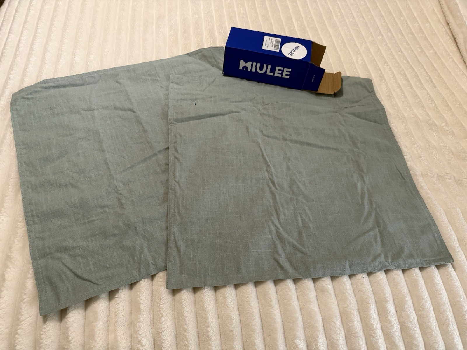 MUILEE(2 Pack ) 20”X 20” Cozy Decorative Throw Pillow Covers Sage NEW