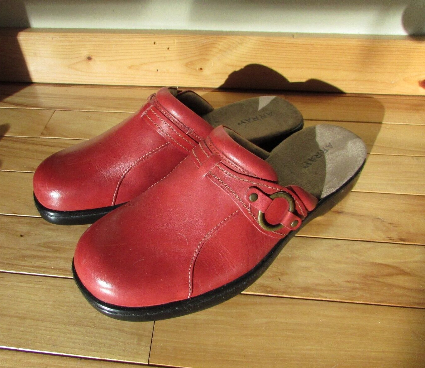 Array "Lyric" Red Leather Slip On Slide Padded Clog Shoes Size 9.5 Bronze Ring