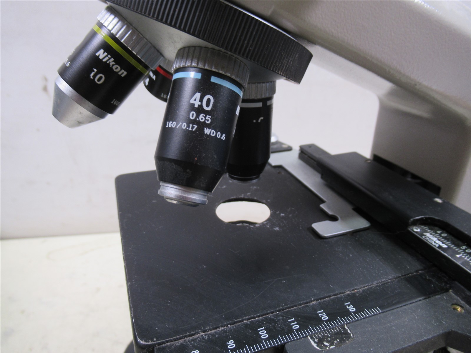Nikon YS2-H Binocular Microscope with 4 Objectives & 2 Eyepieces & Light Source