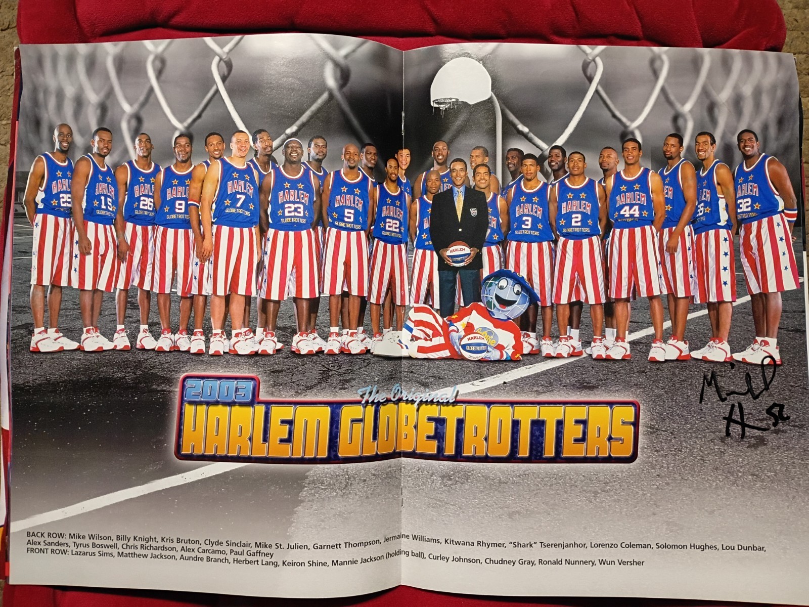 SIGNED 2003 Harlem Globetrotters Tour Program Collectors Dream!