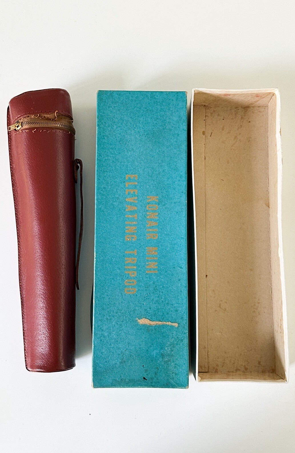 Vintage NOS Konair Mini Elevating Tabletop Tripod 11” - ~45” W/ Box Leather Case