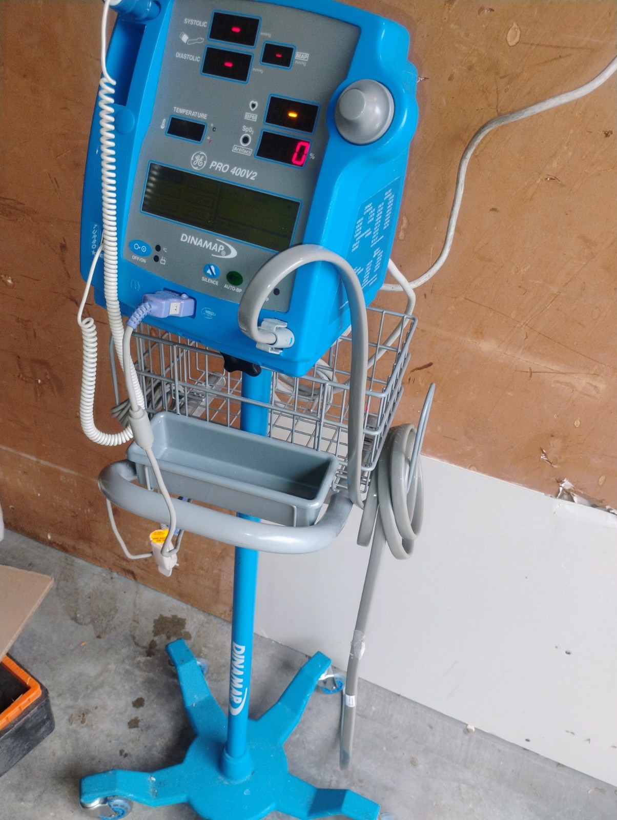 GE PRO 400V2 Vital Signs Patient Monitor w/ Rolling Stand Cart
