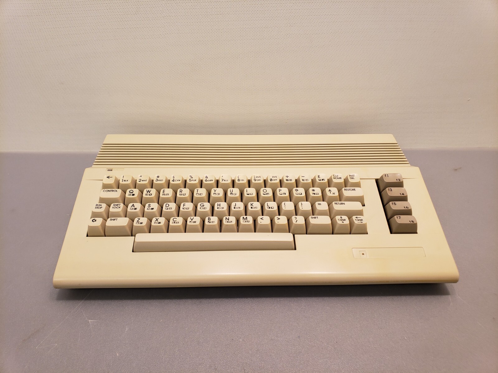 Vintage Commodore 64C Console Home Personal Computer Console only, Tested