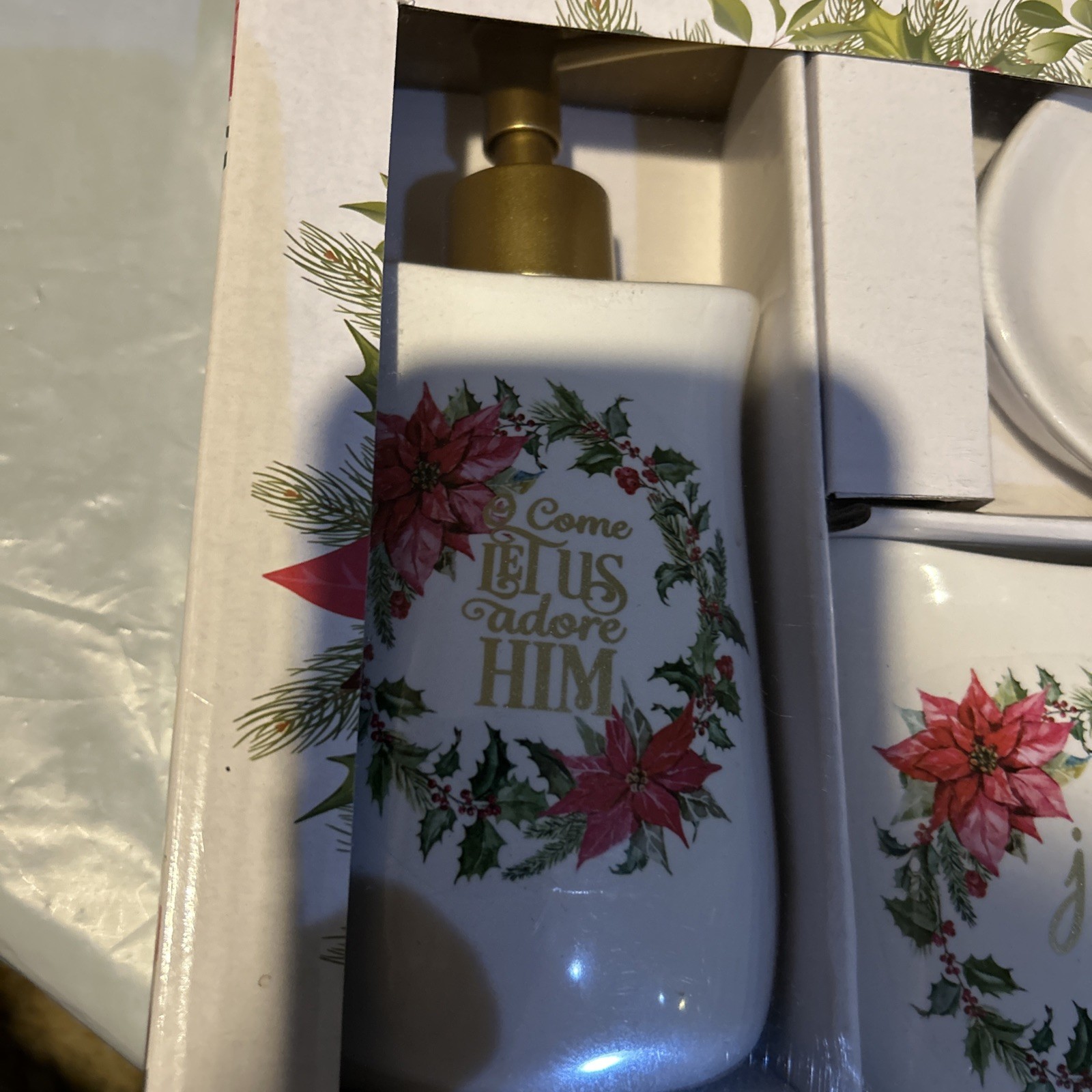 New In Box 4Pc. Christmas Ceramic Bath Set